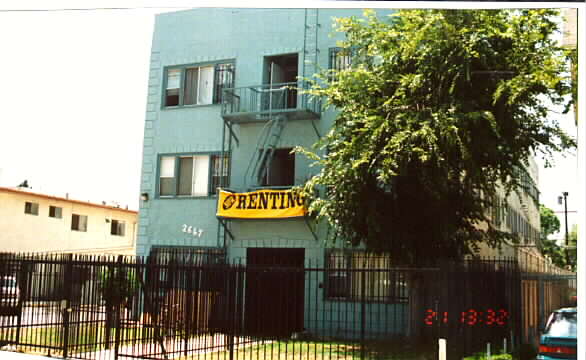 2667 Ellendale Pl in Los Angeles, CA - Foto de edificio - Building Photo