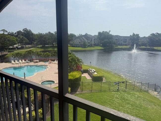 940 Village Trl, Unit 1-302 in Port Orange, FL - Foto de edificio - Building Photo