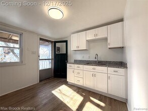 36 E Bernhard Ave in Hazel Park, MI - Building Photo - Building Photo