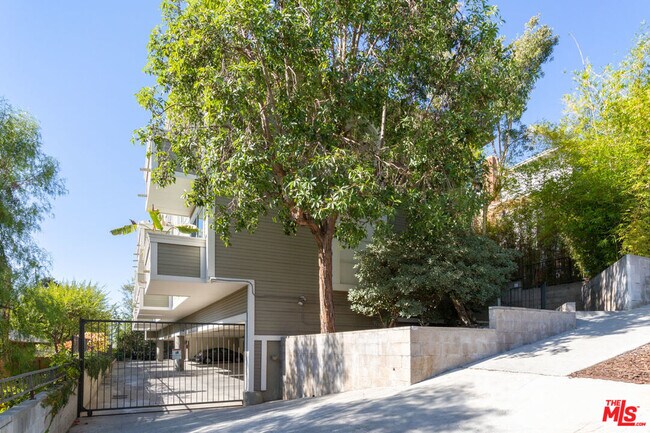 1653 Micheltorena St-Unit -4 in Los Angeles, CA - Building Photo - Building Photo