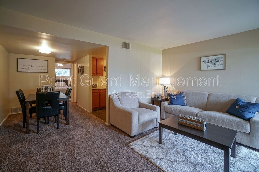1412 Cambridge Pl in Manhattan, KS - Building Photo