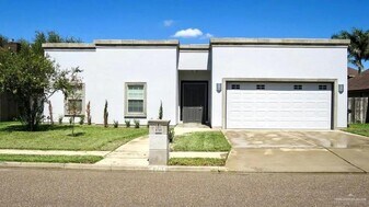 8 Datepalm Ave in McAllen, TX - Building Photo