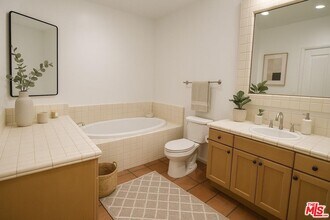 131 N Wetherly Dr in West Hollywood, CA - Building Photo - Building Photo