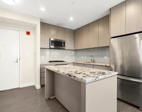 80 Fenwood Rd, Unit 1007 in Boston, MA - Building Photo - Building Photo