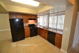 8469 Windsor Dr in Miramar, FL - Building Photo - Building Photo