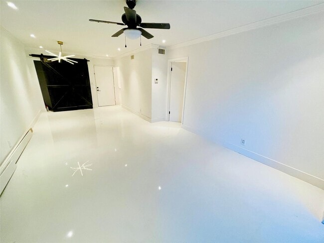 property at 3125 Oakland Shores Dr