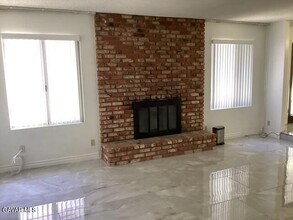 540 Fairway Dr in Palmdale, CA - Building Photo - Building Photo