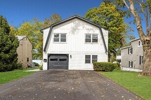 11 Washington St in Roxbury Township, NJ - Building Photo