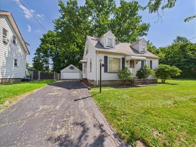 975 Glenwood St NE in Warren, OH - Building Photo - Building Photo