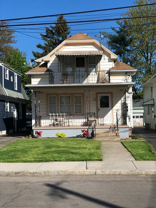 2868 McKoon Ave, Unit 2 in Niagara Falls, NY - Foto de edificio