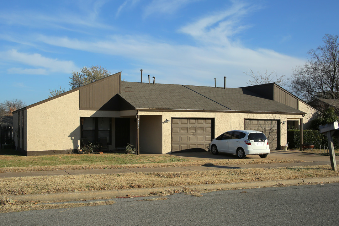 4801-4901 SE Hickory Ave in Broken Arrow, OK - Building Photo