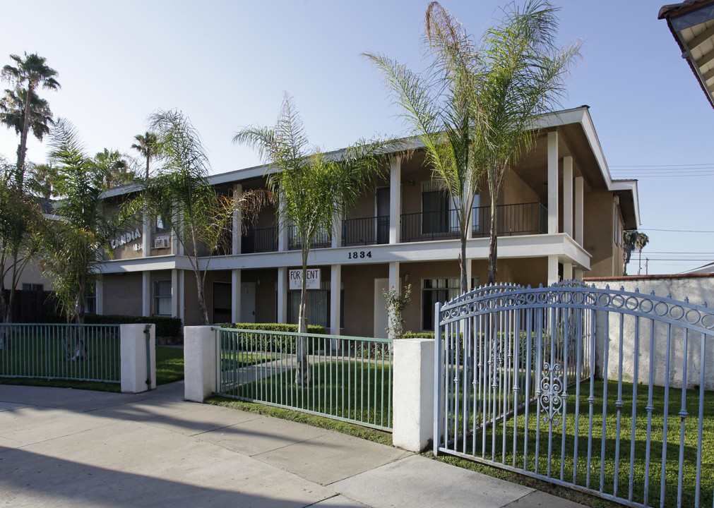 The Scandia Apartments in Anaheim, CA - Building Photo