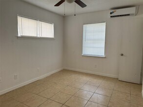 3833 Mt Pleasant St in Houston, TX - Building Photo - Building Photo