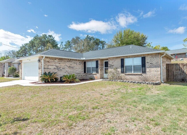 221 Trish Dr in Crestview, FL - Building Photo - Building Photo