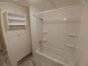 5996 Seneca Trail S, Unit Apt. 2 in Ronceverte, WV - Foto de edificio - Building Photo