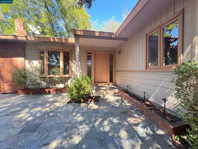 919 Janet Ln in Lafayette, CA - Building Photo - Building Photo