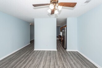 7868 Long Shadow Ln in North Charleston, SC - Building Photo - Building Photo
