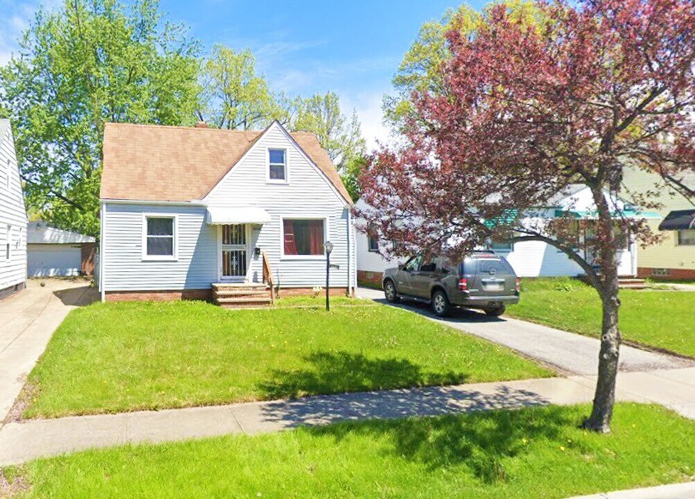 15901 Lotus Dr in Cleveland, OH - Building Photo