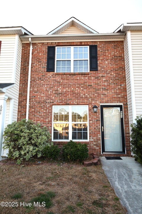 603 Timberlake Trail in Jacksonville, NC - Building Photo