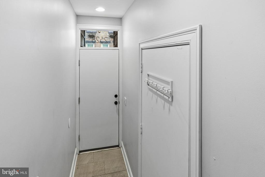 2528 E Albert St in Philadelphia, PA - Building Photo