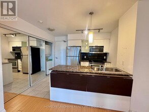 37-2937 Grosvenor St in Toronto, ON - Building Photo - Building Photo