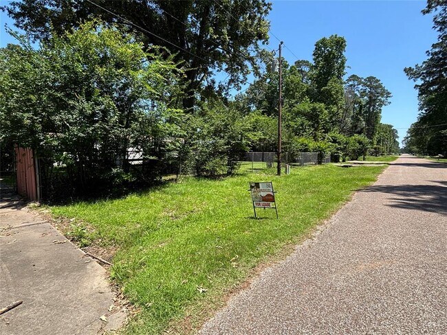 133 Cherokee Ln in Onalaska, TX - Building Photo - Building Photo