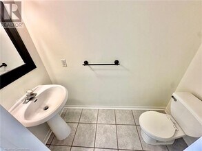 2110 Glenhampton Rd in Oakville, ON - Building Photo - Building Photo