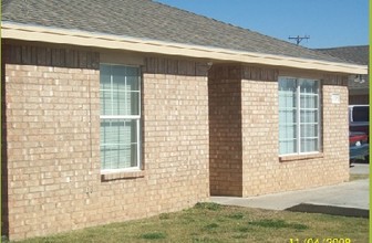 Willow Bend in Lubbock, TX - Building Photo - Building Photo