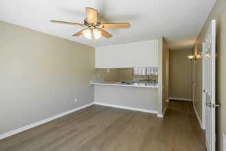 Bay Breeze in Costa Mesa, CA - Building Photo - Interior Photo