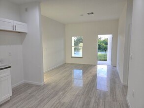 425 Parkman Ave in Lehigh Acres, FL - Building Photo - Building Photo