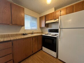 5825-5825 SE 83rd Ave in Portland, OR - Building Photo - Building Photo