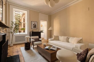 3 E 9th St in New York, NY - Building Photo - Building Photo