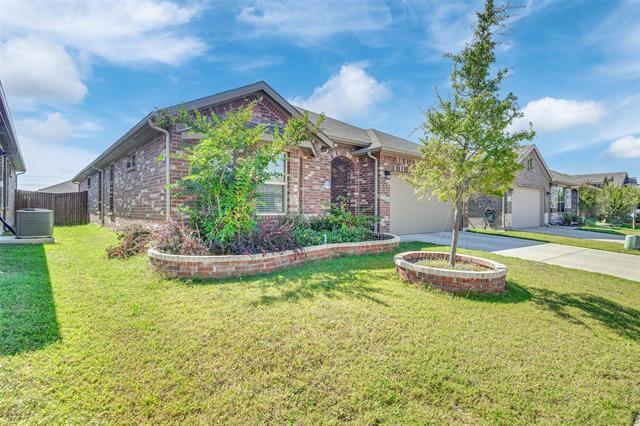 1120 Gillespie Dr in Justin, TX - Building Photo - Building Photo