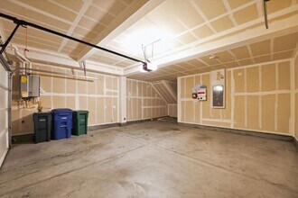 392 Line St in Hayward, CA - Building Photo - Building Photo