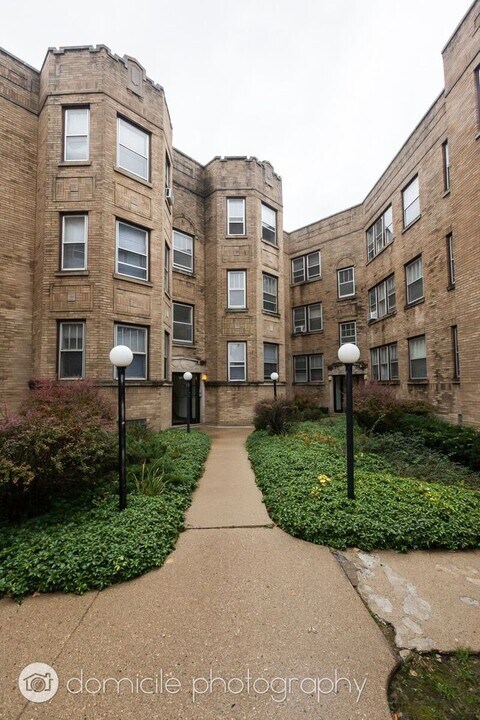 903 W Altgeld St in Chicago, IL - Building Photo