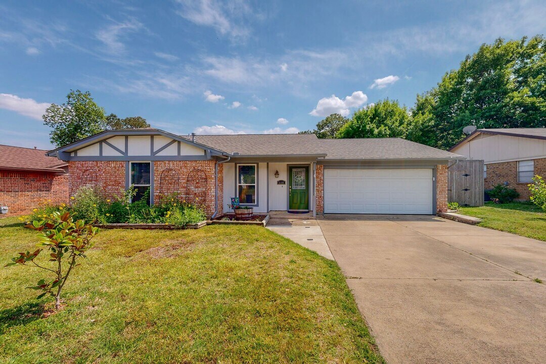 5106 Atlantis Terrace in Arlington, TX - Building Photo