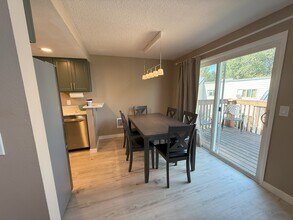 7306 NE 16th Ave, Unit #3 in Vancouver, WA - Foto de edificio - Building Photo