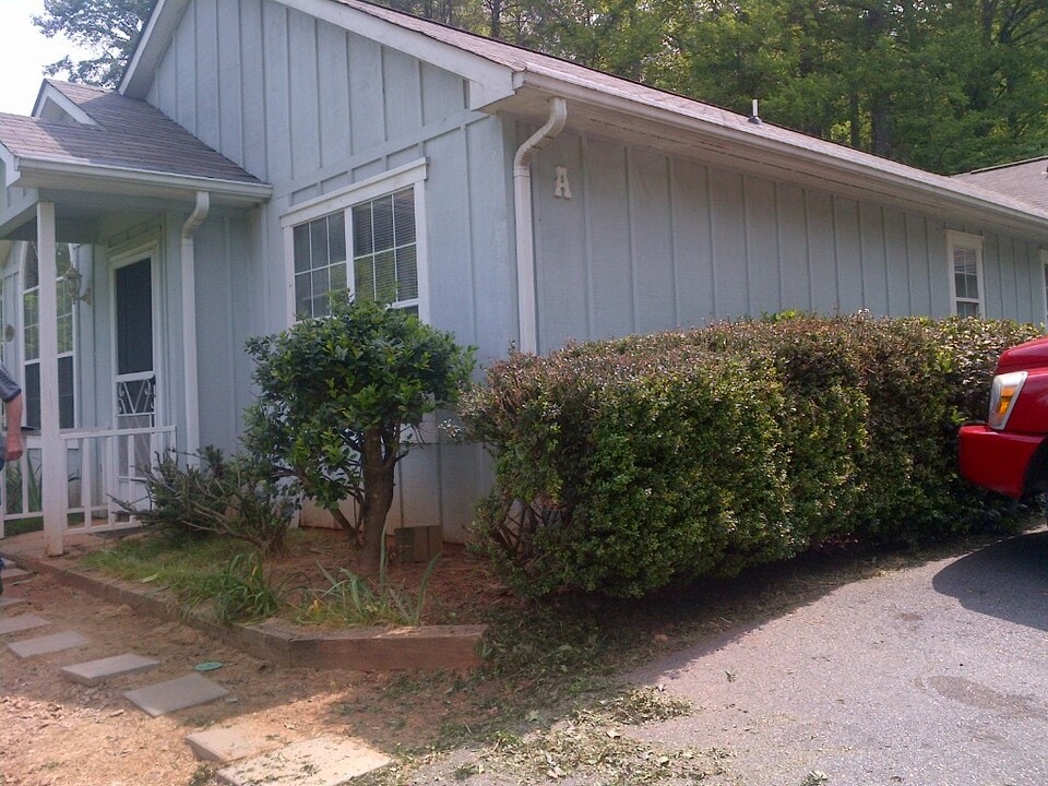 716 Sunnyside Rd in Hiawassee, GA - Building Photo
