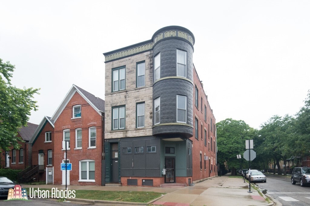 1058 N Rockwell St in Chicago, IL - Building Photo