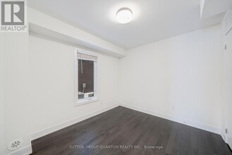 1401 Clarriage Ct in Milton, ON - Building Photo - Building Photo