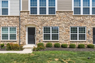 280 Autumn Ridge Cir in Pickerington, OH - Building Photo - Building Photo