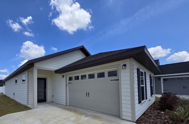 24422 SW 18th Rd in Newberry, FL - Foto de edificio - Building Photo
