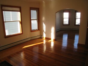 10 Evergreen Ave, Unit uni2 4-bed 1-bath in Somerville, MA - Building Photo - Building Photo