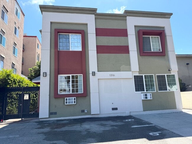 1316 Venice Blvd., Unit 08