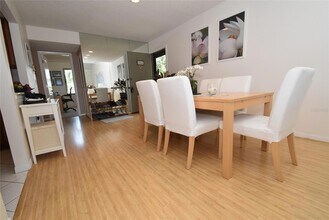 1512 Pelican Point Dr, Unit BA264 in Sarasota, FL - Building Photo - Building Photo