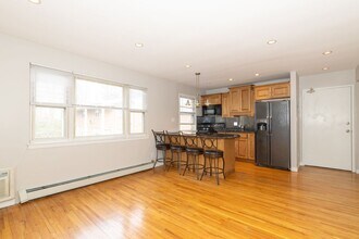 300 Wilson Rd in Springfield, NJ - Foto de edificio - Building Photo