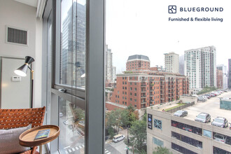 8 E Huron St in Chicago, IL - Building Photo - Building Photo