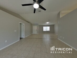 16 Burning Ember Ln in Palm Coast, FL - Building Photo - Building Photo