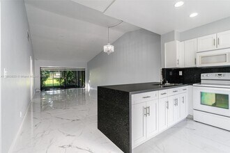 9234 Wedgewood Ln in Tamarac, FL - Building Photo - Building Photo