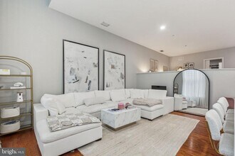 23 S 23rd St in Philadelphia, PA - Building Photo - Building Photo